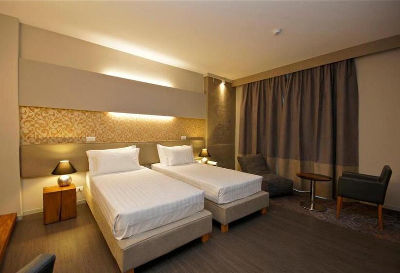 סוויטת ג'וניור, Admiral Park