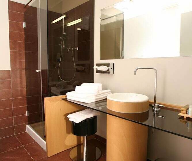 חדר קלאסי, Admiral Park