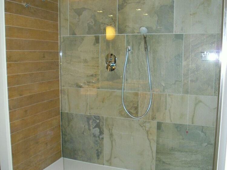 חדר דלוקס, Admiral Park