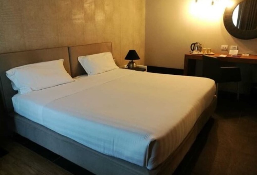 חדר דלוקס, Admiral Park