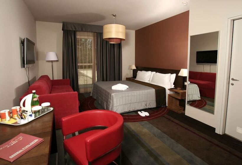 חדר משפחתי, Admiral Park