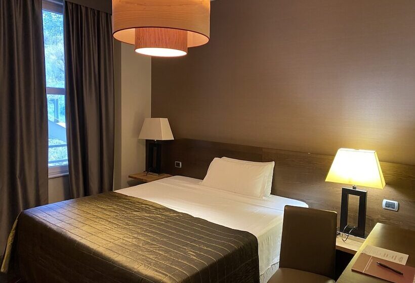 חדר אקונומי, Admiral Park