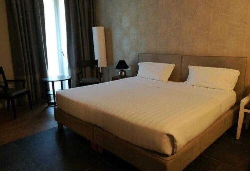 חדר דלוקס, Admiral Park