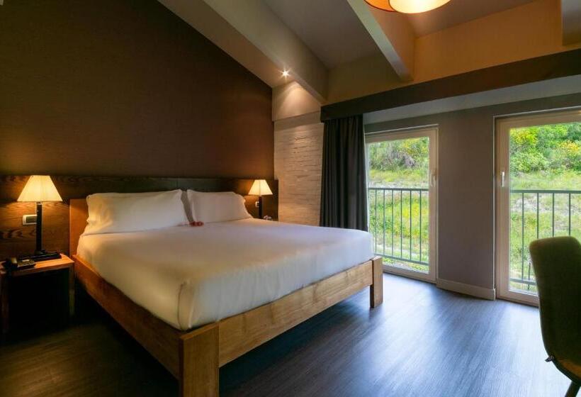 חדר קלאסי, Admiral Park