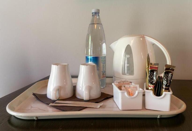 חדר קלאסי, Admiral Park