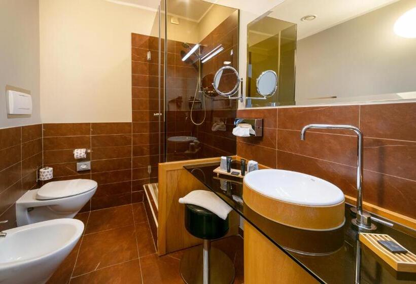 חדר אקונומי, Admiral Park