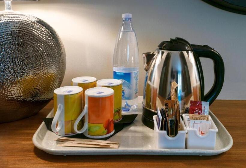 סוויטת ג'וניור, Admiral Park