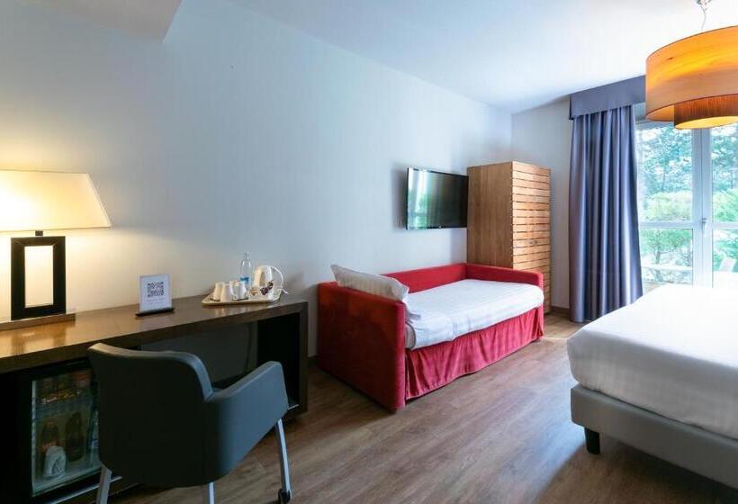 חדר משפחתי, Admiral Park