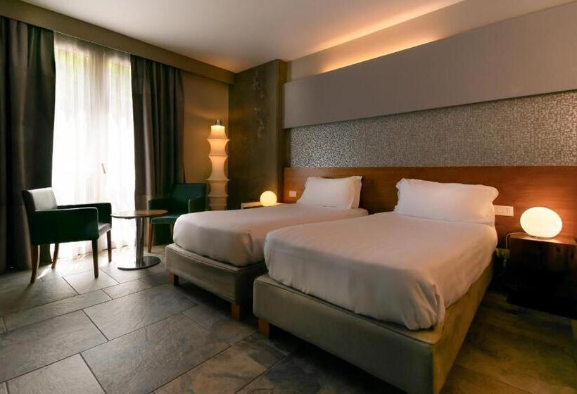 סוויטת ג'וניור, Admiral Park