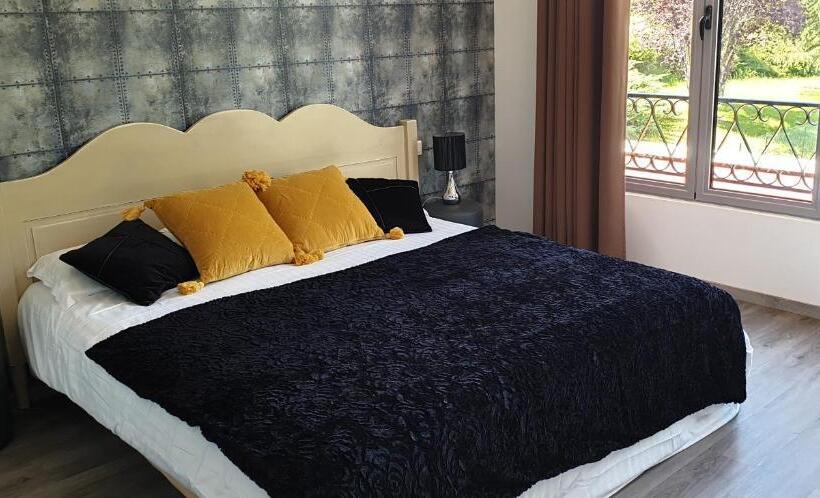 Номер Комфорт, Auberge De Cartassac