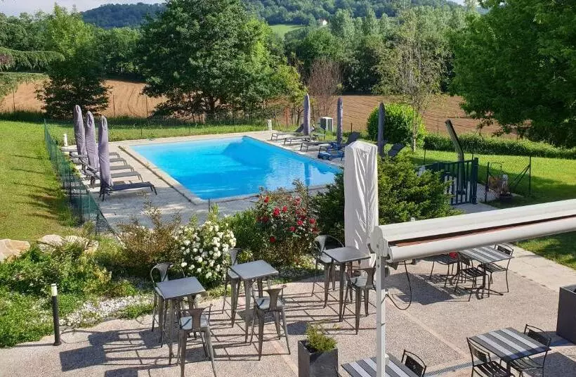 コンフォートルーム, Auberge De Cartassac