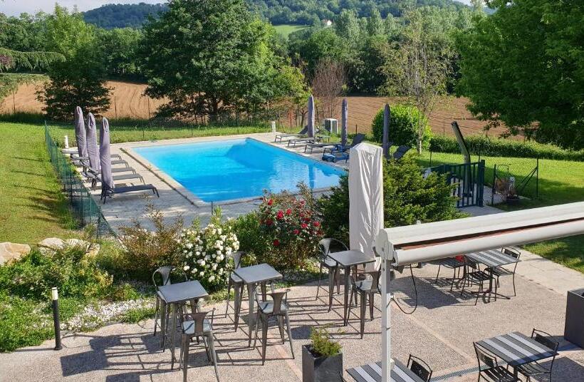 Номер Стандарт Вид на Бассейн, Auberge De Cartassac