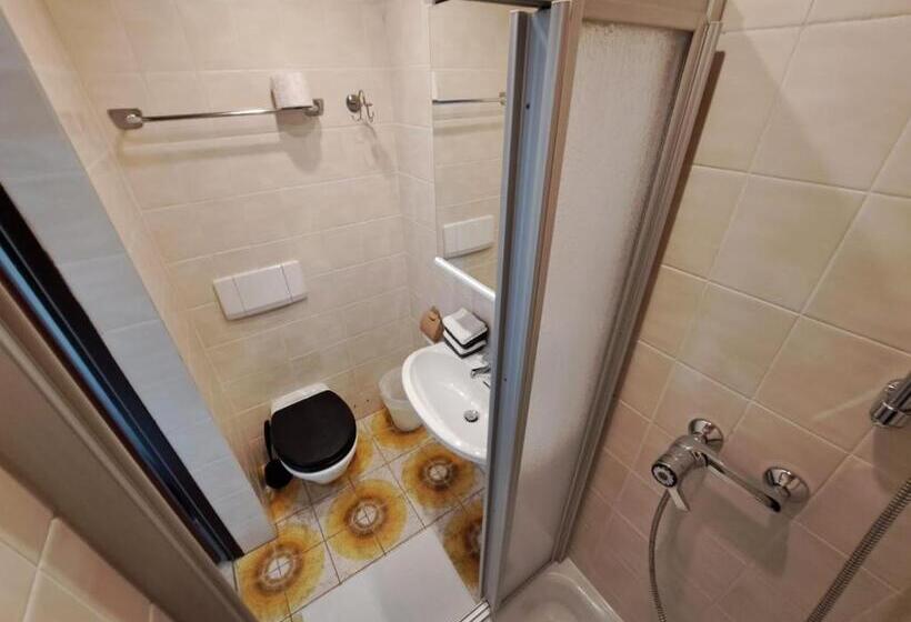 غرفة أساسية, Blue Mountain