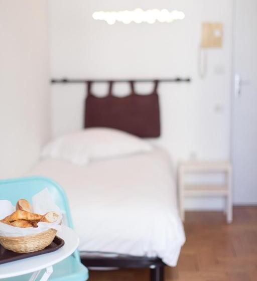 标准单人间, Esperanto