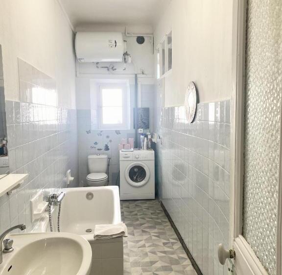 带1个卧室的带阳台的公寓, Esperanto