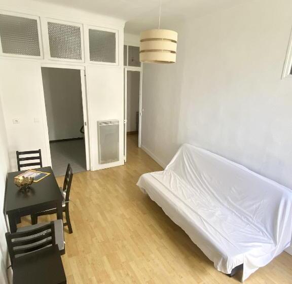 带1个卧室的带阳台的公寓, Esperanto