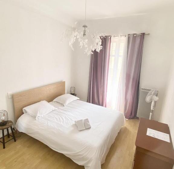 带1个卧室的带阳台的公寓, Esperanto