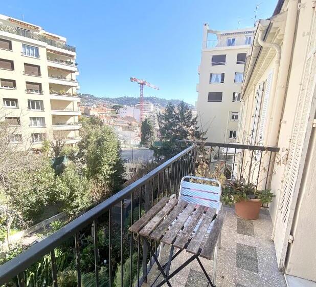 带1个卧室的带阳台的公寓, Esperanto