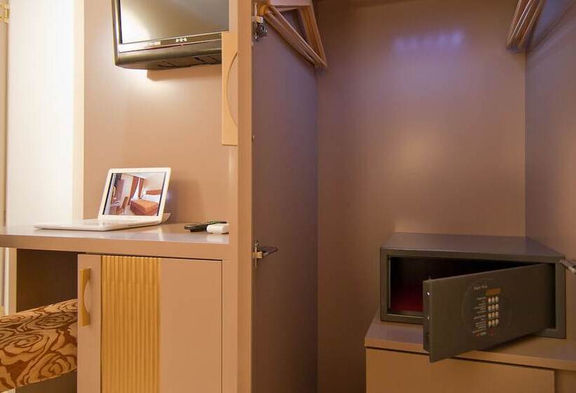 اتاق استاندارد یک نفره, Fellini