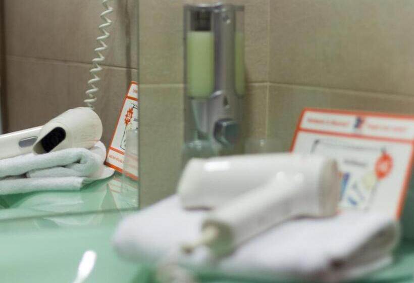 غرفة قياسية ثلاثية, H2 Avila