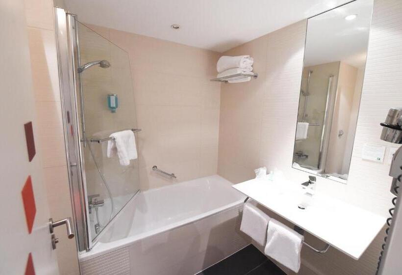 חדר סטנדרט מותאם לאדם עם מוגבלויות, Holiday Inn Mulhouse, An Ihg