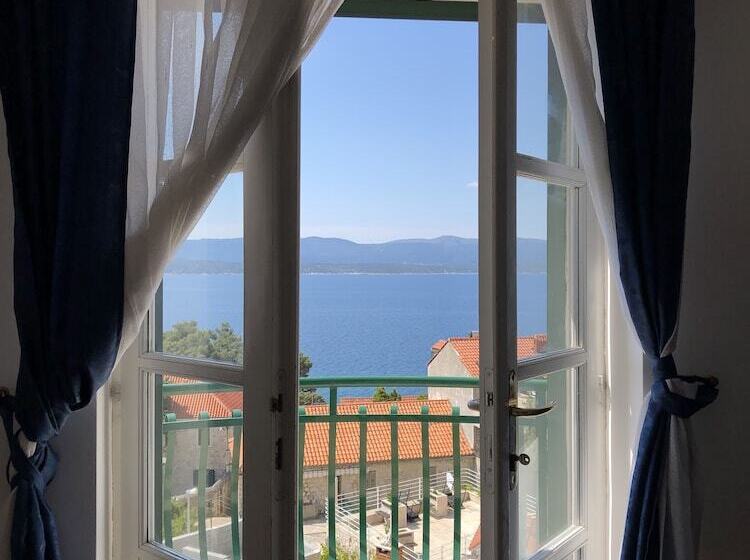 اتاق استاندارد سه نفره, Ivan