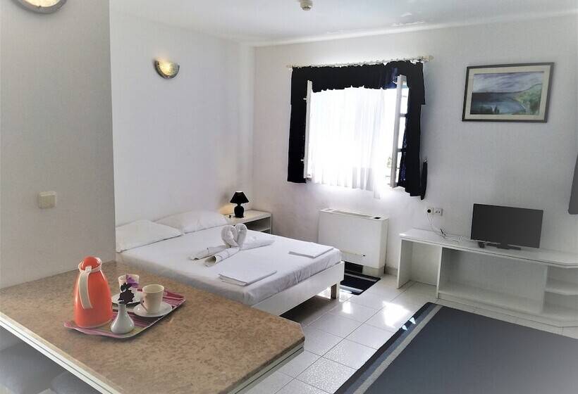 اتاق استاندارد سه نفره, Ivan