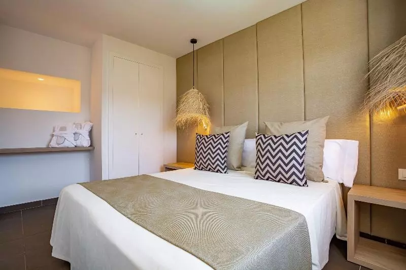 سوییت جونیور, Migjorn Ibiza Suites & Spa