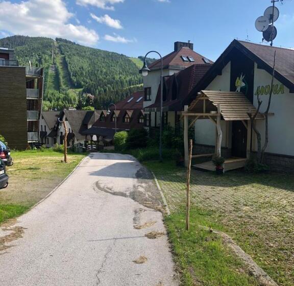 Номер Стандарт с Балконом, Pension Mona