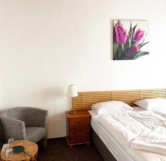 غرفة قياسية ثلاثية مزودة بشرفة, Pension Mona