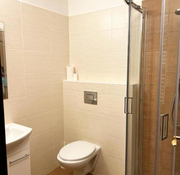 جناح دوبلكس, Pension Mona