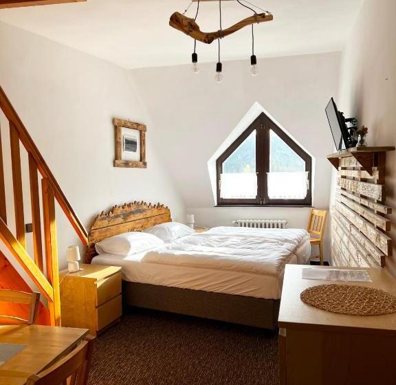 جناح دوبلكس, Pension Mona