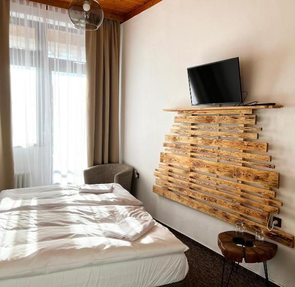 غرفة قياسية مزوَّدة بشُرفة, Pension Mona