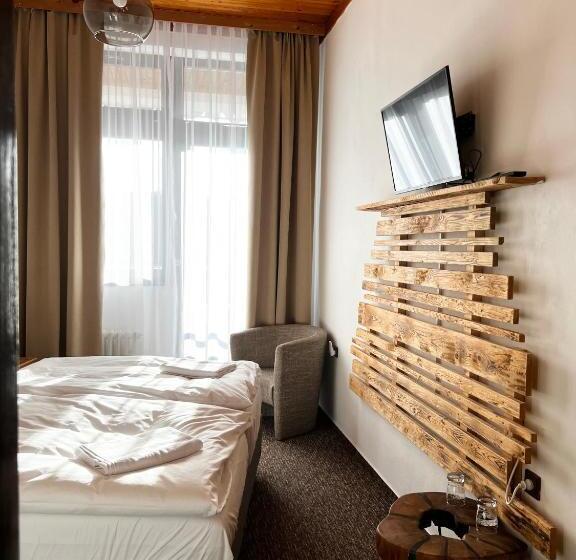 غرفة قياسية مزوَّدة بشُرفة, Pension Mona