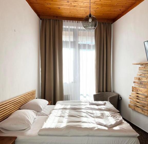 غرفة قياسية مزوَّدة بشُرفة, Pension Mona