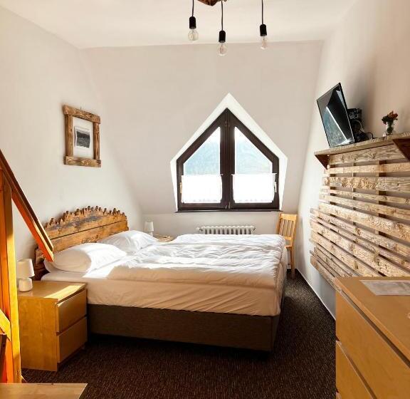 جناح دوبلكس, Pension Mona