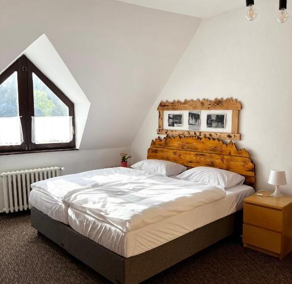 جناح عائلي, Pension Mona