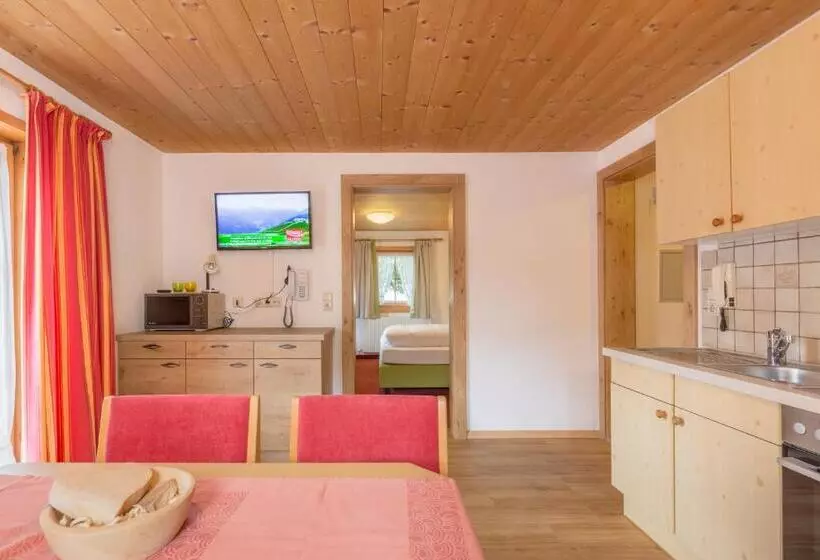 2ベッドルームデラックスアパートメント, Zirbenhotel Steiger