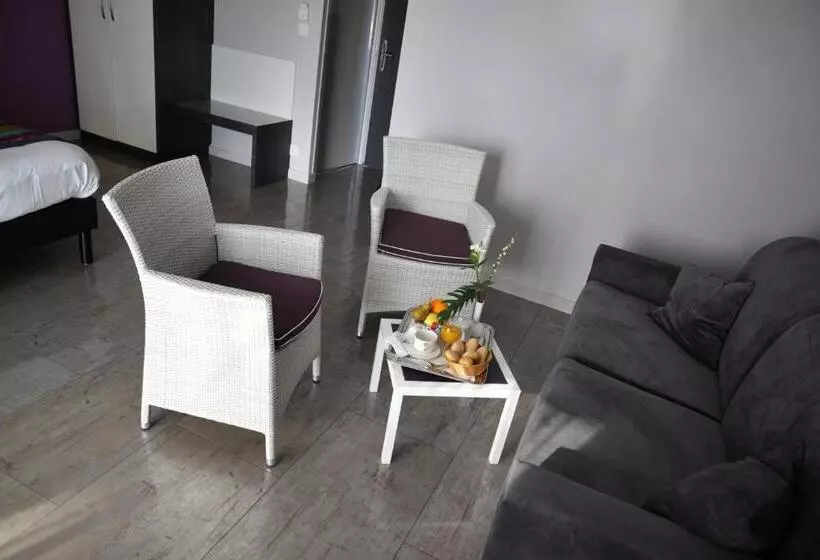 プレミアムトリプルルーム, The Originals Boutique, Hôtel Le Lion D'or, Fougères Ouest