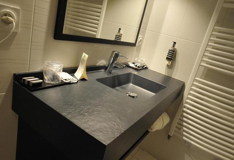 高级三人间, The Originals Boutique, Hôtel Le Lion D'or, Fougères Ouest