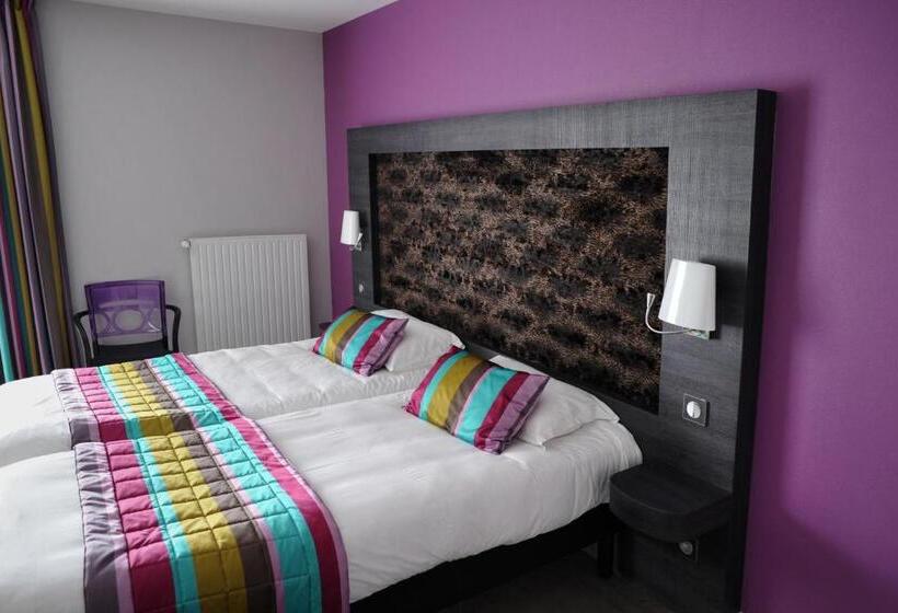 Трехместный Номер Премиум, The Originals Boutique, Hôtel Le Lion D'or, Fougères Ouest