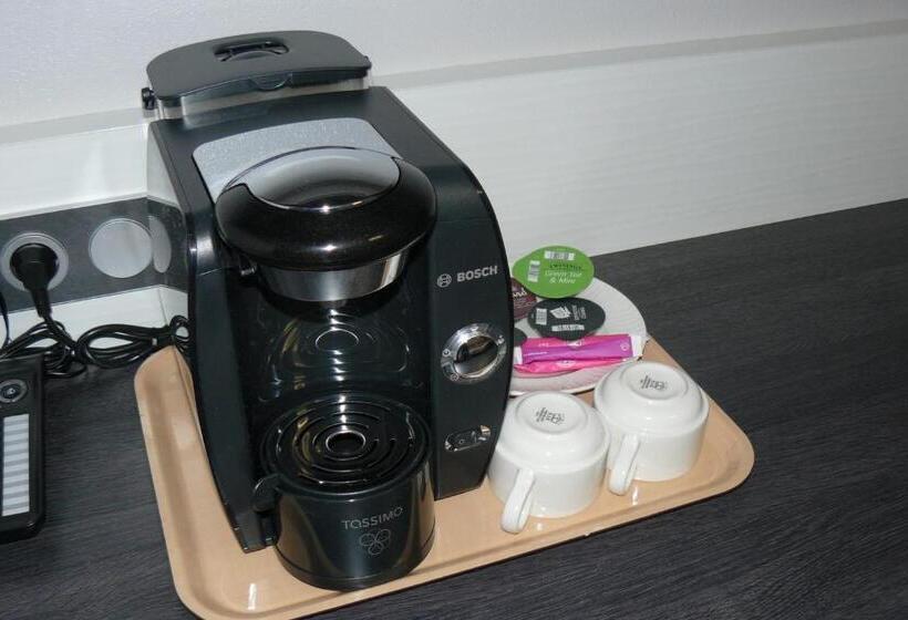 高品质的四人房间, The Originals Boutique, Hôtel Le Lion D'or, Fougères Ouest