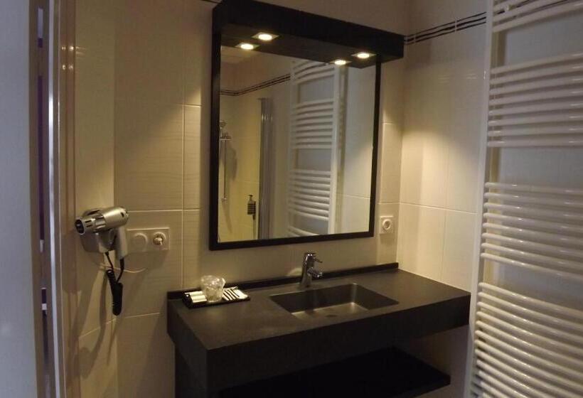 高品质的四人房间, The Originals Boutique, Hôtel Le Lion D'or, Fougères Ouest