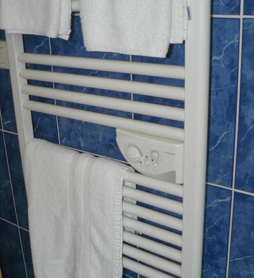 三人经典房间, The Originals Boutique, Hôtel Le Lion D'or, Fougères Ouest