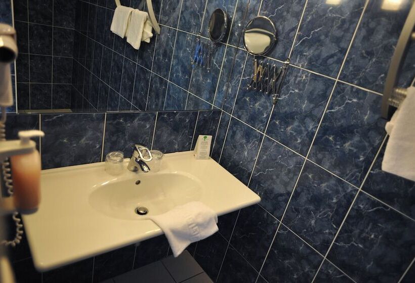 古典房间, The Originals Boutique, Hôtel Le Lion D'or, Fougères Ouest