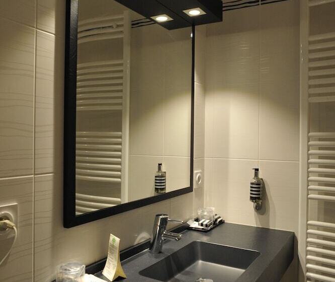 高级三人间, The Originals Boutique, Hôtel Le Lion D'or, Fougères Ouest