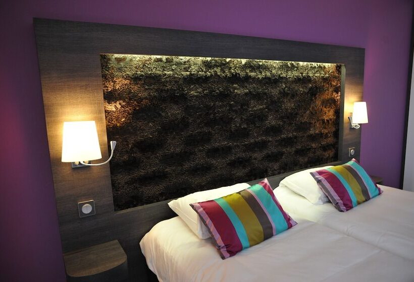 Трехместный Номер Премиум, The Originals Boutique, Hôtel Le Lion D'or, Fougères Ouest