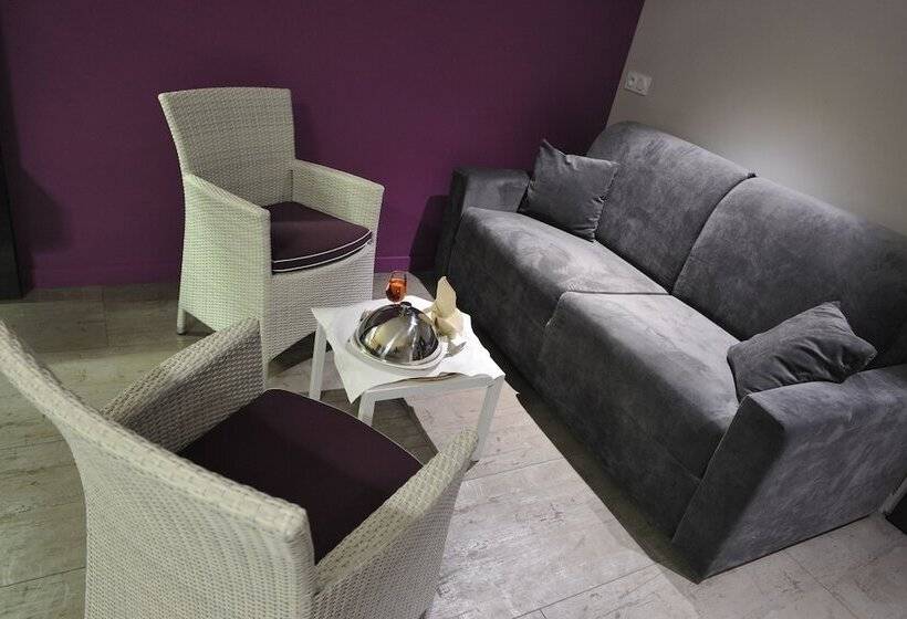 高品质的四人房间, The Originals Boutique, Hôtel Le Lion D'or, Fougères Ouest