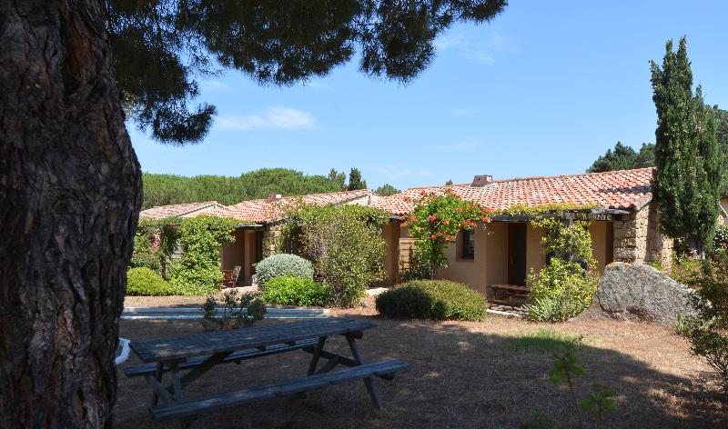 带花园景观和一个卧室的别墅, Residence Alba Rossa