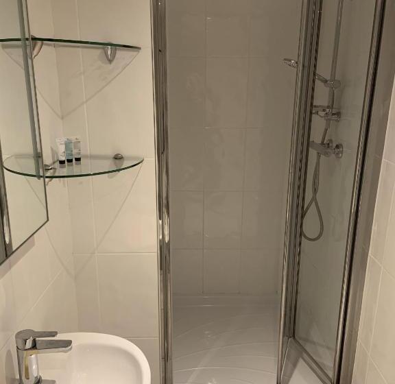 标准间, The Halfway House Pub And Kitchen